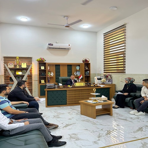 عميد كلية الهندسة والتقنيات الهندسية  أ.م. د .  أزهر محسن عبد يعقد اجتماع مع كادر تكنلوجيا المعلومات 
