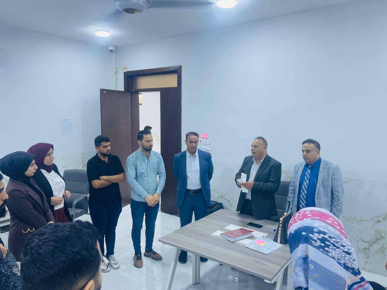 عميد كلية الهندسة والتقنيات الهندسية يجري جولة تفقدية الى شعبة التسجيل  