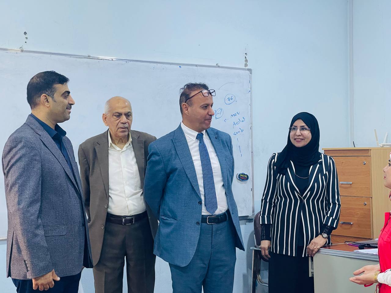 السيد عميد كلية الهندسة والتقنيات الهندسية  يتفقد المختبرات العلمية لاقسام الكلية ..