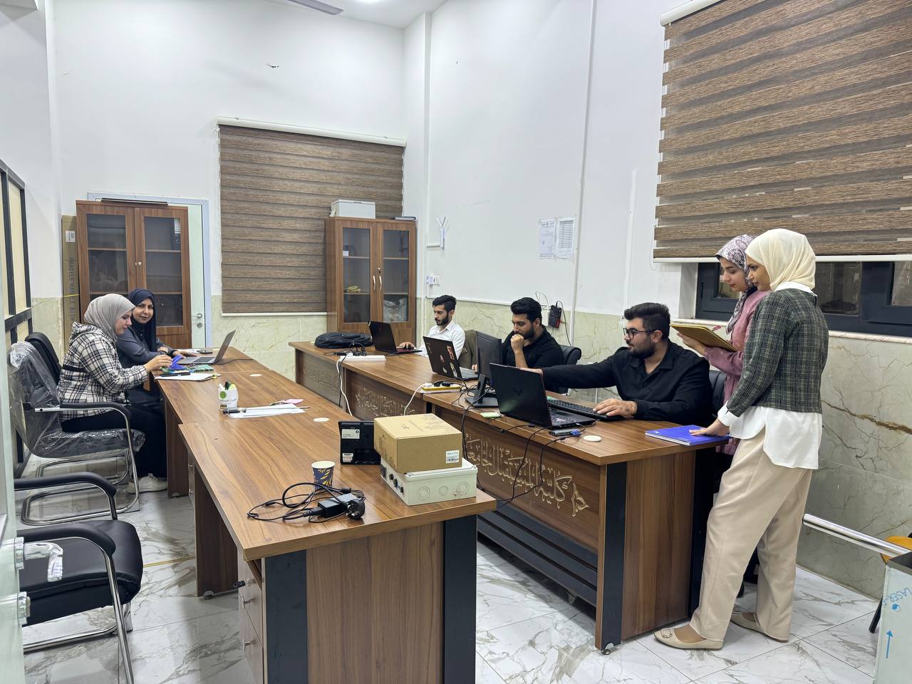 مركز تكنولوجيا المعلومات  - يقوم بتحديث  مواقع الكليات  في الجامعة  .