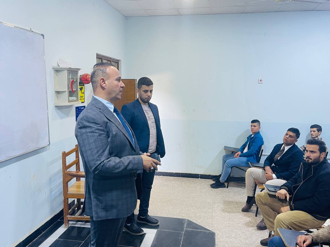 السيد عميد كلية الهندسة والتقنيات الهندسية يلتقي بطلاب المرحلة الاولى- قسم ميكانيك القوى 