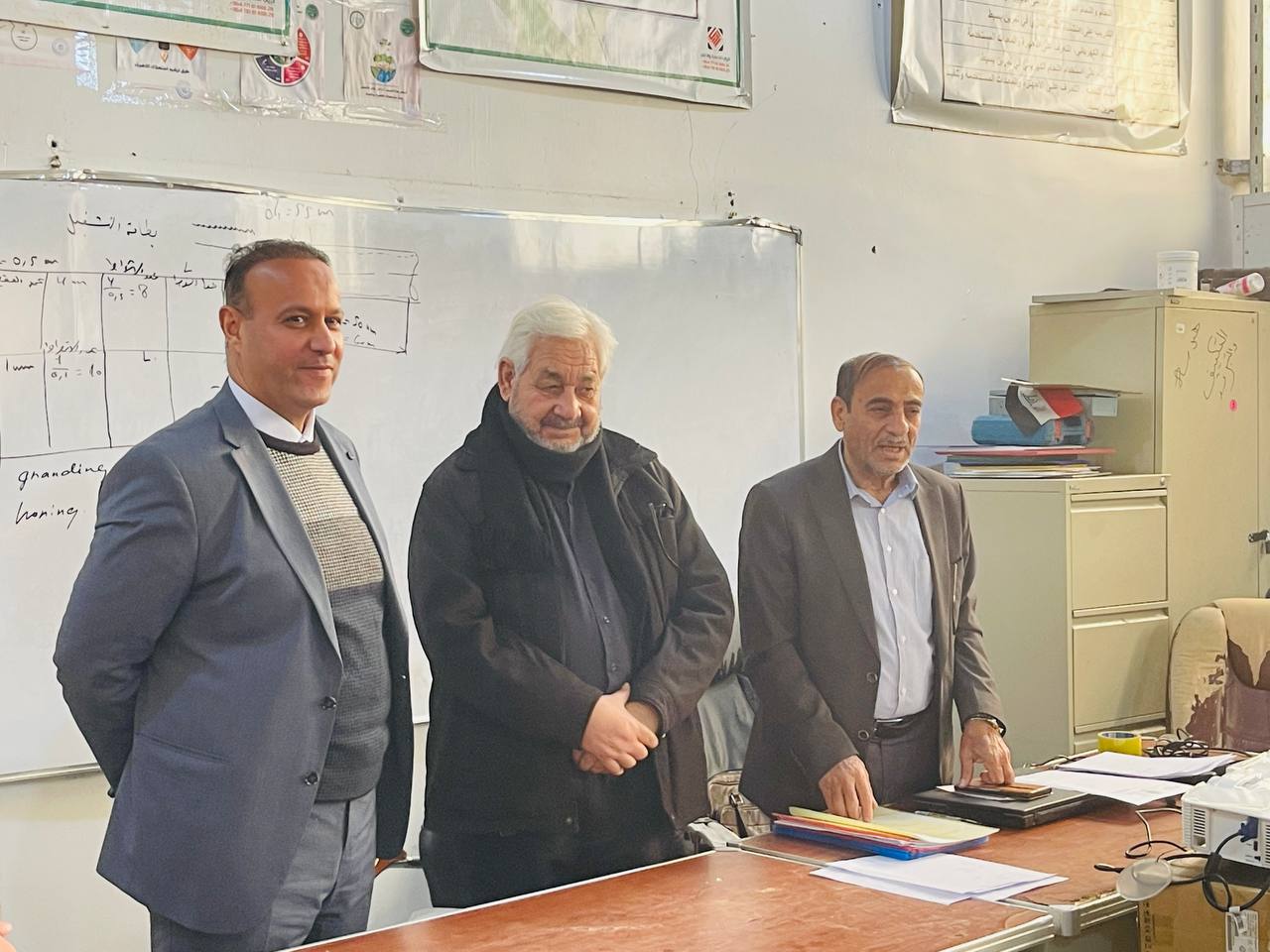 تفقد السيد العميد طلبة المرحلة الأولى ( البوابة الثانية ) 
