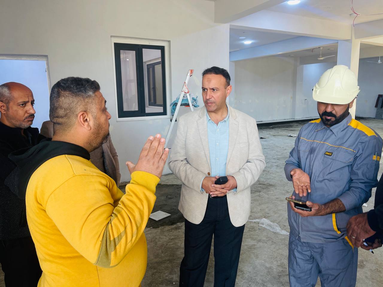 عميد كلية الهندسة والتقنيات الهندسية يزور مختبر الطاقة في الجامعة للتعرف على آخر التطورات"