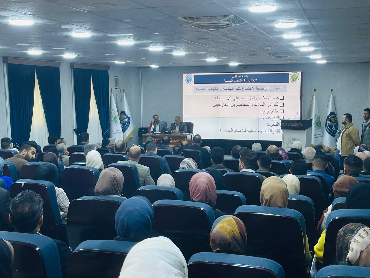 رئيس الجامعة يجتمع بكوادر كلية الهندسة والتقنيات الهندسية والاقسام التابعة لها.. 