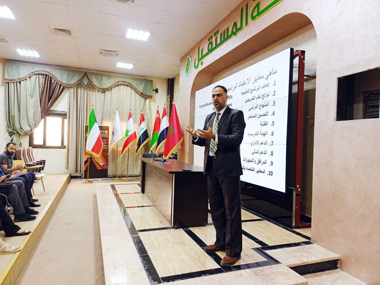 كلية الهندسة والتقنيات الهندسية  تقيم ورشة  للجان كتابة تقرير المطابقة للإعتماد البرامجي 