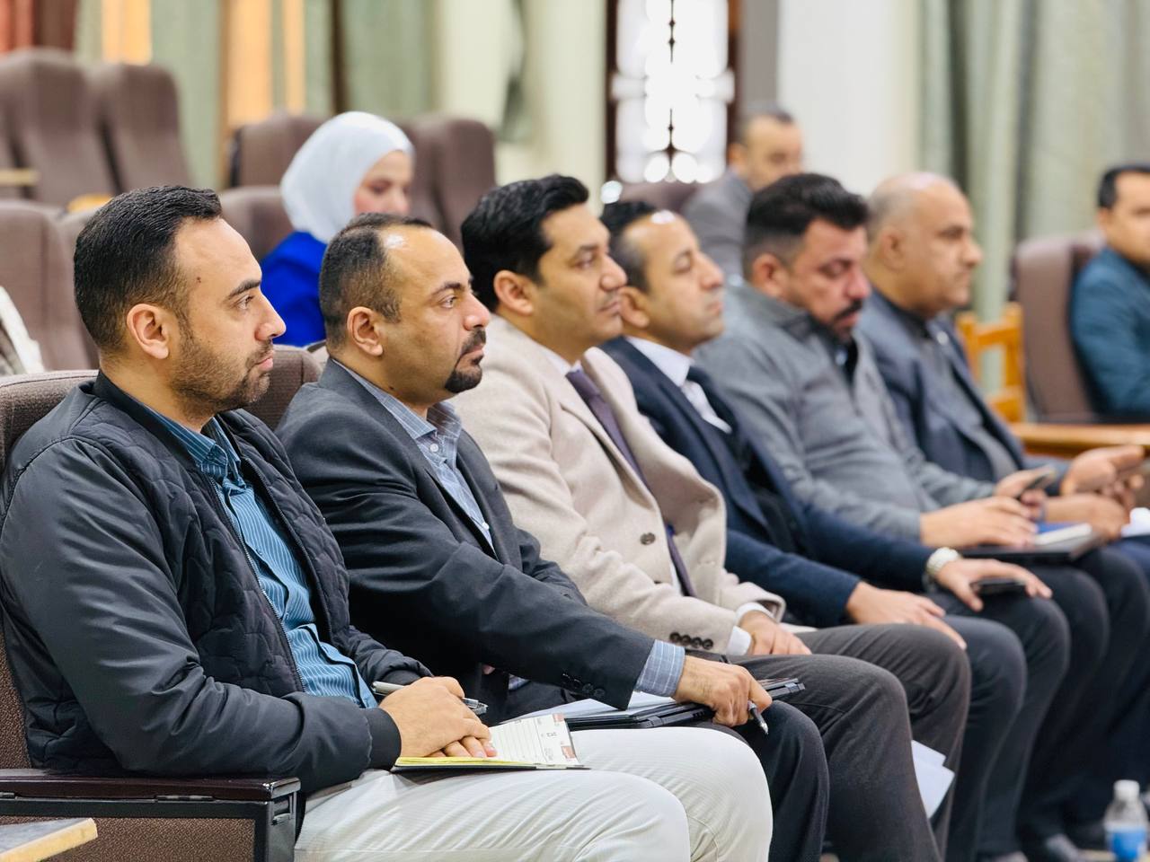 اجتماع لمناقشة تحسين أداء الموقع الإلكتروني لكلية الهندسة والتقنيات الهندسية ..