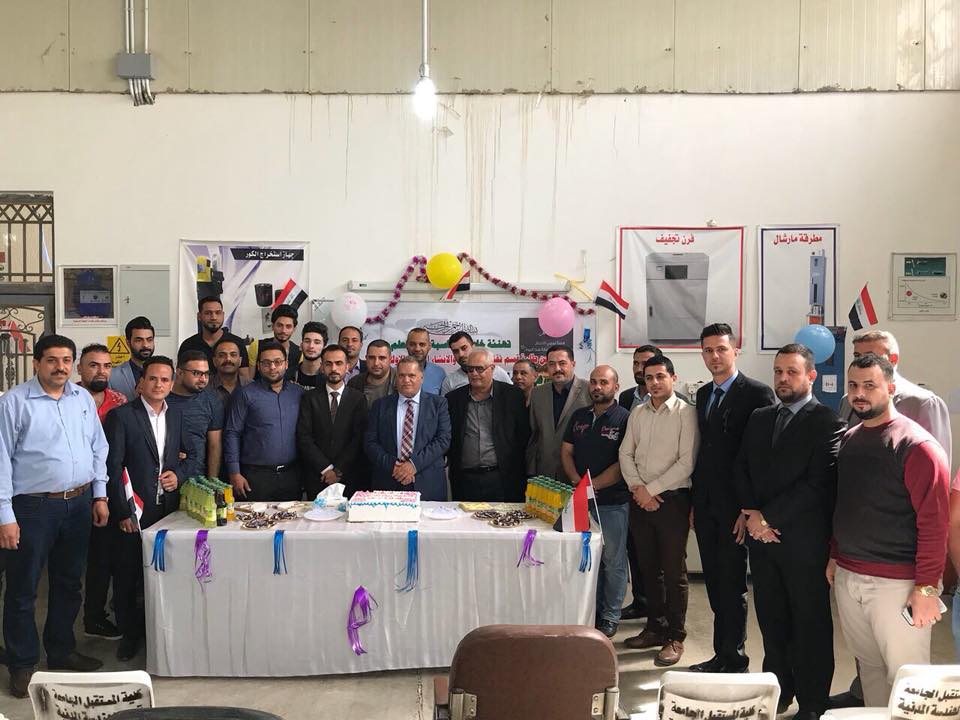 احتفالية في مركز الكلية 