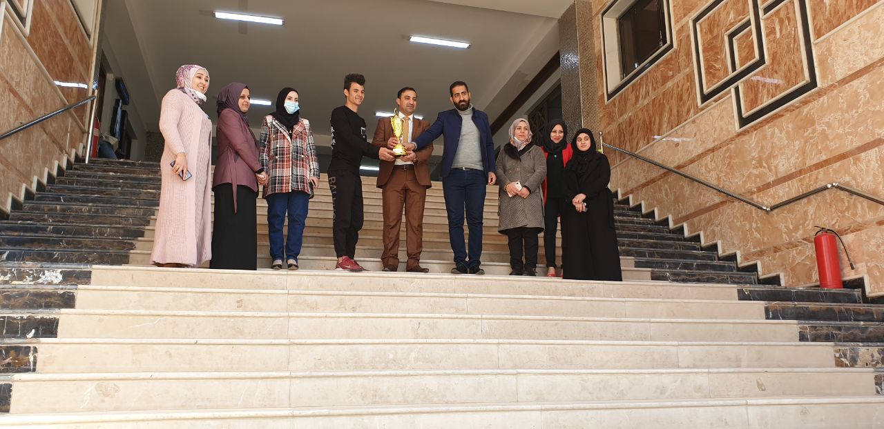حصول قسم الفيزياء على لقب الفريق المثالي ...