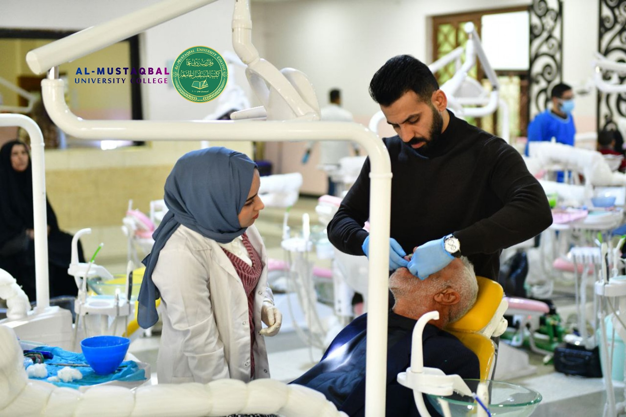 أستمرار استقبال الحالات المرضيه في عيادات طب الاسنان في كلية المستقبل الجامعة