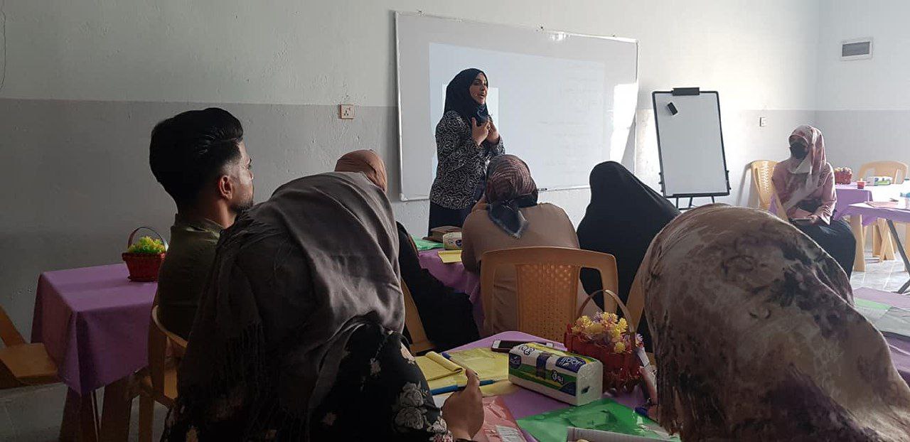 تدريسية من كلية المستقبل الجامعة تساهم في إعداد 200 ساعة تدريبية عن مهارات المدرس الفعال.