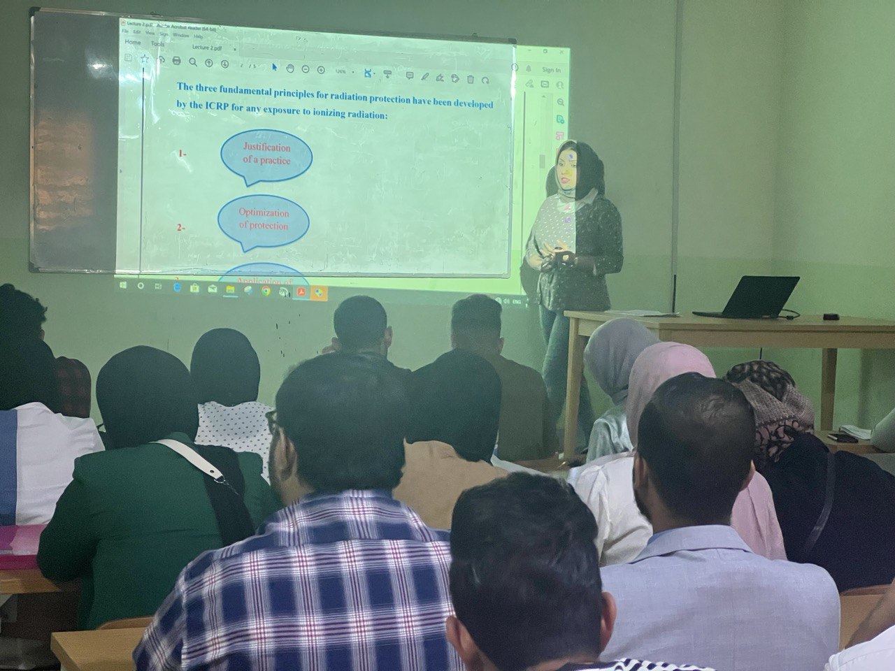 ورشة تعليمية باشراف تدريسية في قسم تقنيات الاشعة م.م سراب جبار بعنوان( the principle of radiation protection)
