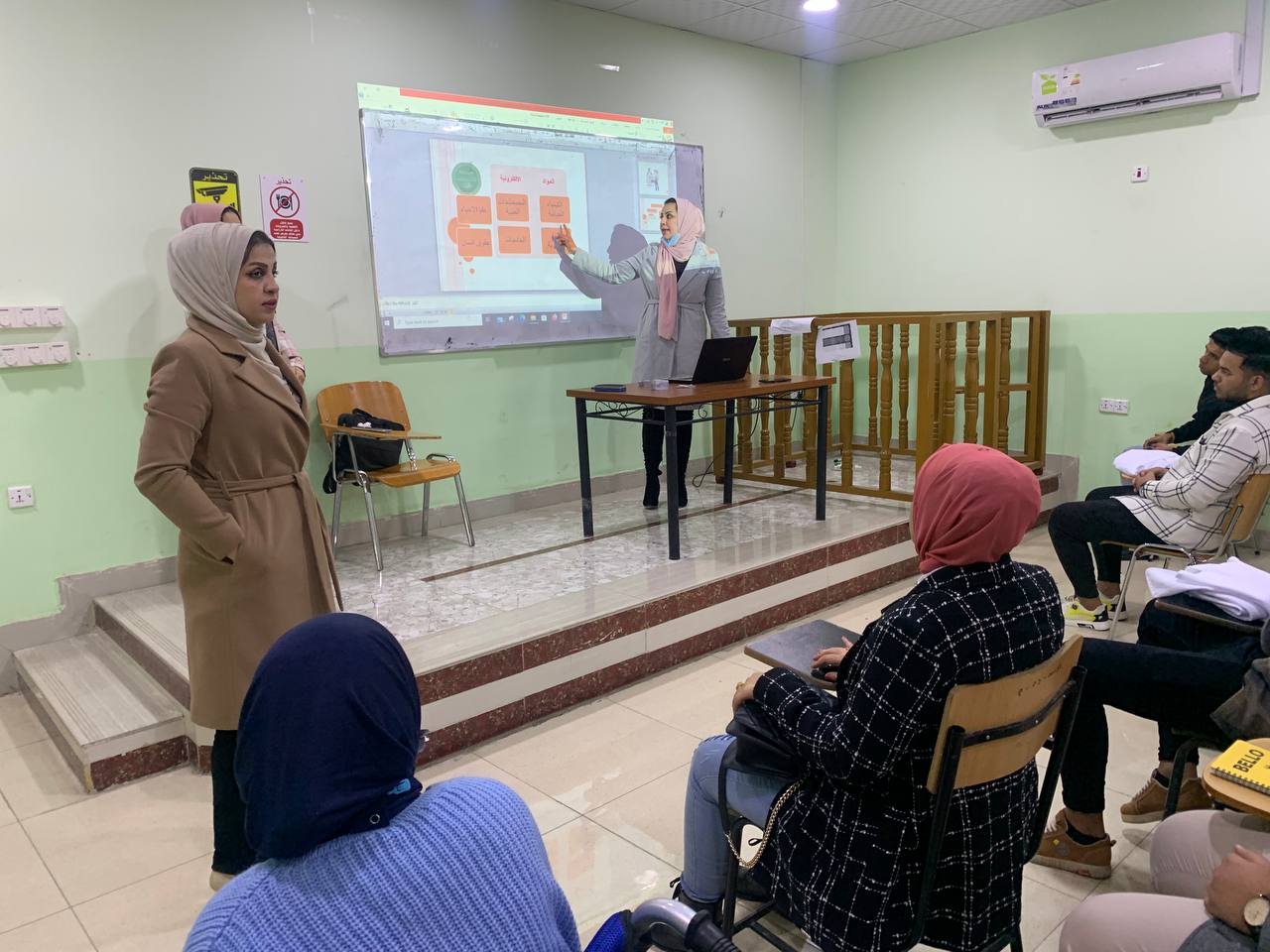 ورشة عمل لطلبة المرحلة الأولى حول استخدام برامج التعليم الالكتروني