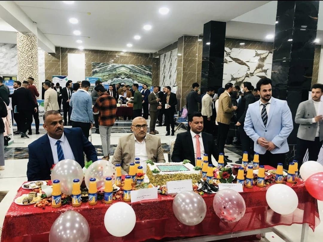 اقامة مؤتمر لمشاريع بحوث التخرج وتشكيل لجان خارجية لمناقشة الطلاب