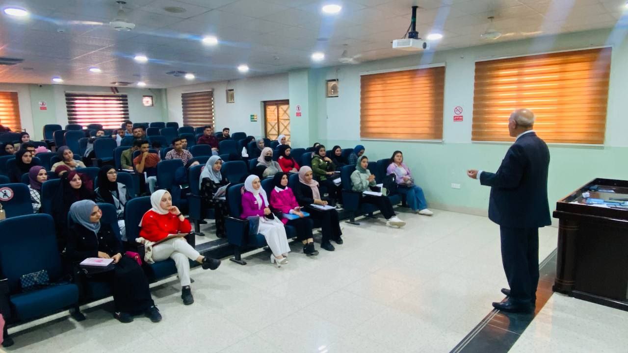 قسم تقنيات المختبرات الطبية في كلية المستقبل الجامعة يقيم ندوه علمية بعنوان بعنوان فوائد ومضار الفطريات