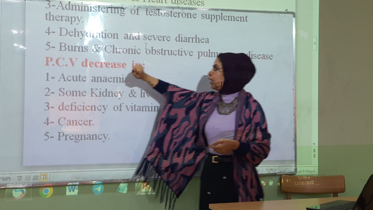 محاضرة لتدريسية من قسم الصيدلة في قسم الأجهزة الطبية