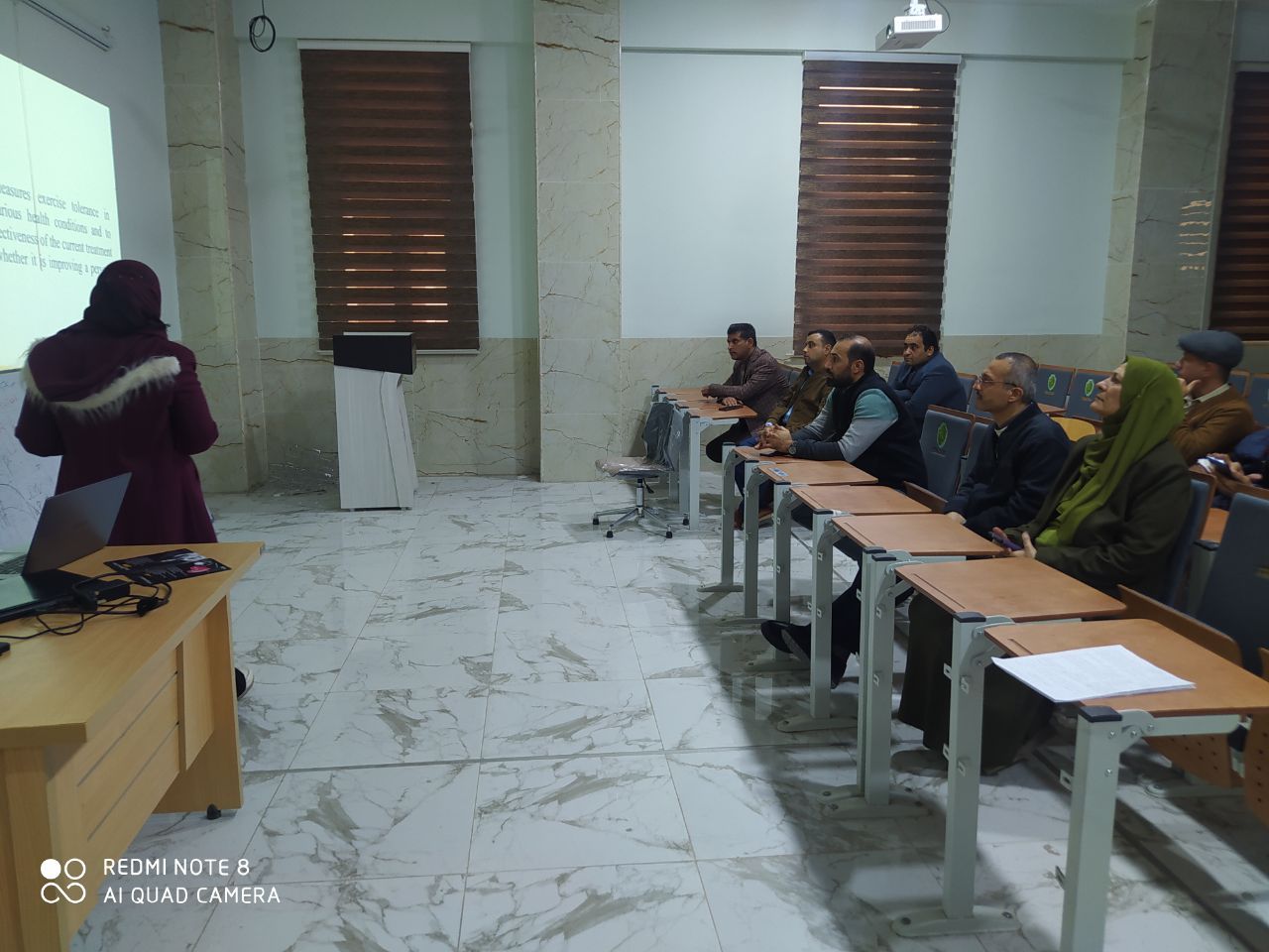 ندوة في قسم الصيدلة عن اختبار ٦ دقائق مشي