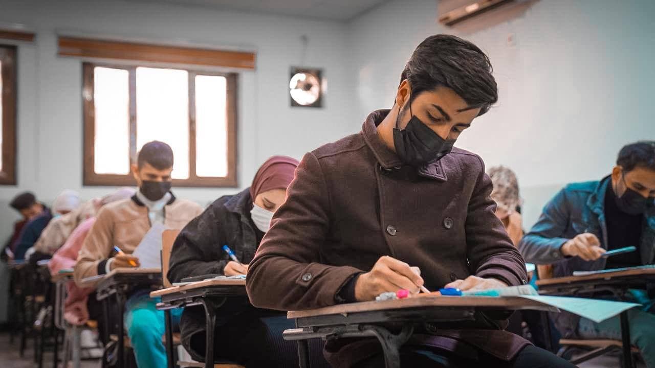 أستمرار الامتحانات الحضورية النهائية للفصل الدراسي الاول لقسم طب الأسنان