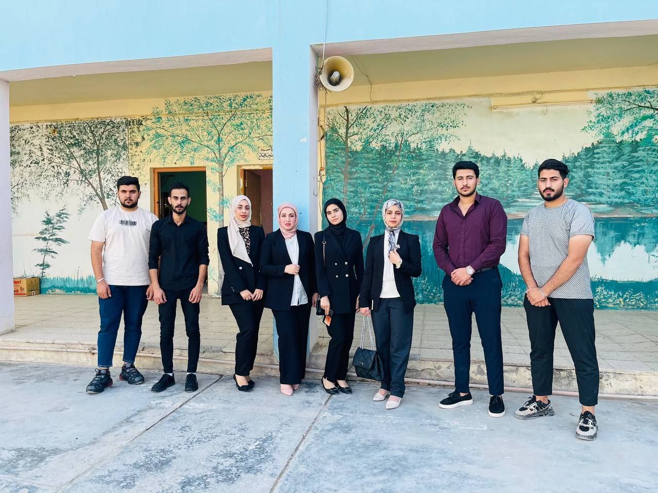 قسم تقنيات المختبرات الطبية في كلية التقنيات الصحية والطبية بجامعة المستقبل يقيم حملة توزيع الكتب على طلبة المدارس في مدينة الحلة 