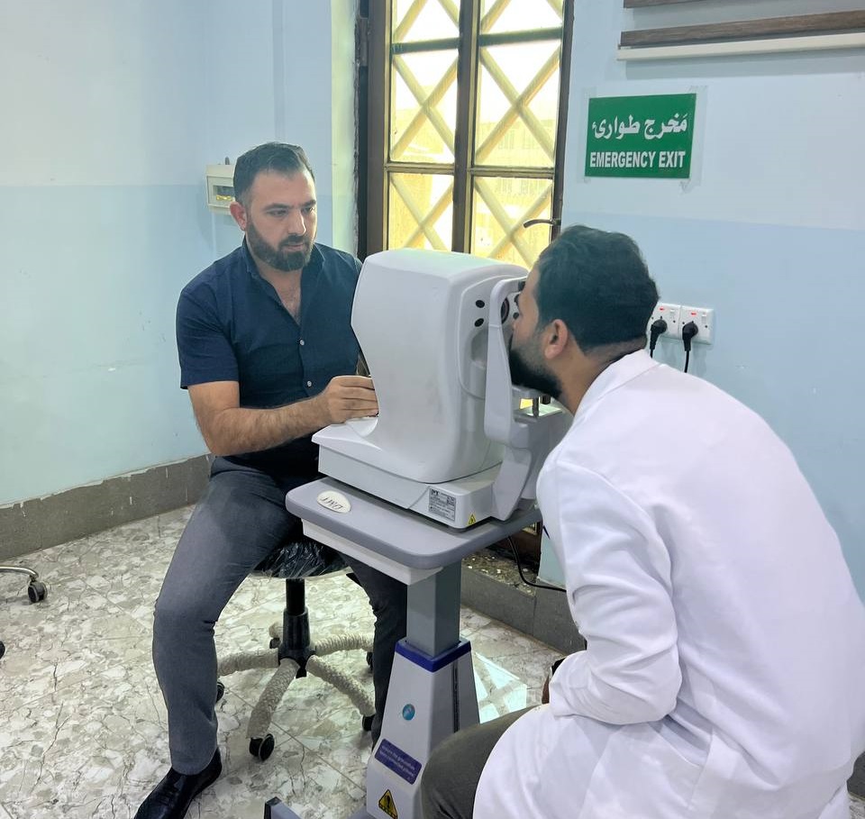 مقالة علمية للتدريسي مروان هشام محمد بعنوان (حماية العين من اجهزة الموبايل والكمبيوتر في المنزل)