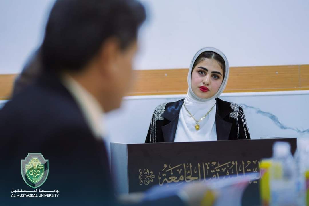 مناقشة بحوث التخرج لطلبة الصف الرابع - كلية القانون 