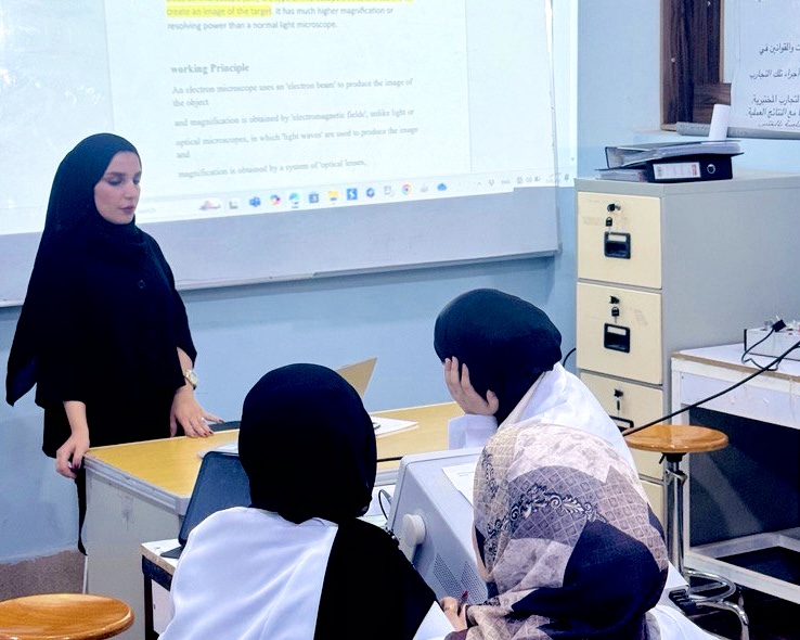 ورشة عمل للمعيدة ( ضحى عبد الامير محمد ) تحت عنوان "المجهر الالكتروني Electron Microscope"