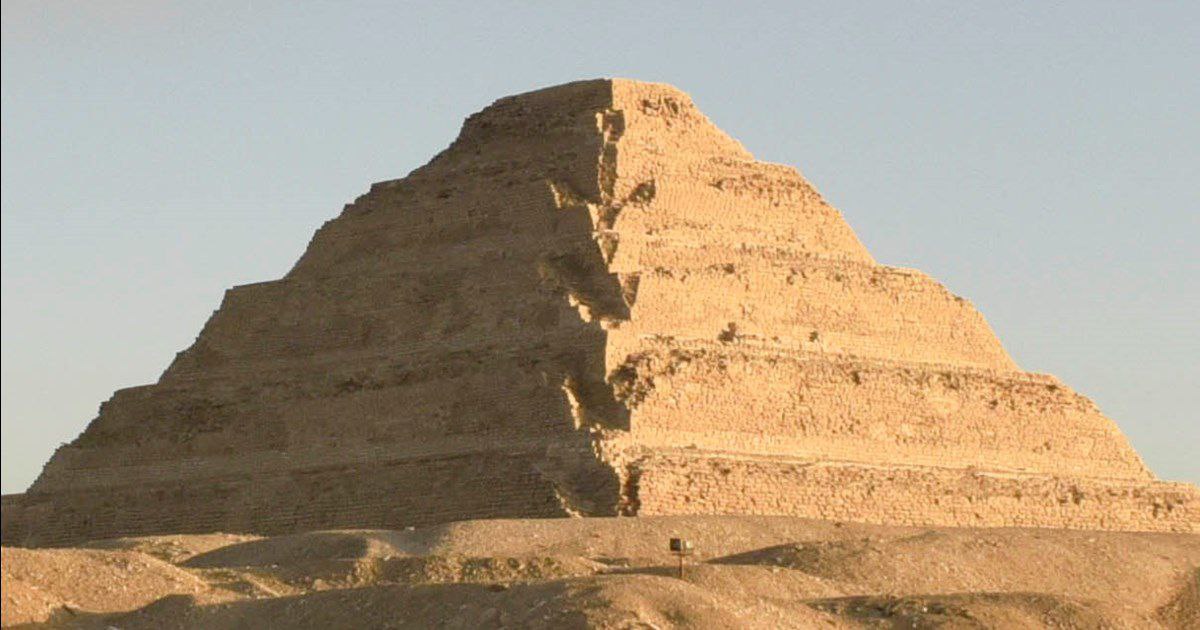 مقال علمي بعنوان ( التحول في التصميم المعماري للعمارة الجنائزية في مصر القديمة ) لرئيس قسم التصميم أ.م.د علي عطية السعدي