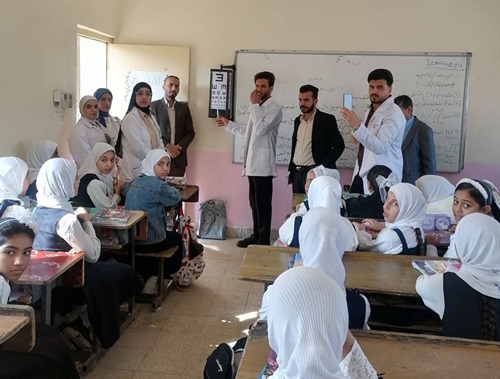 طلاب قسم تقنيات البصريات ينجزون حملة فحص نظر في مدرسة السيده زينب للبنات في مدينة الحله