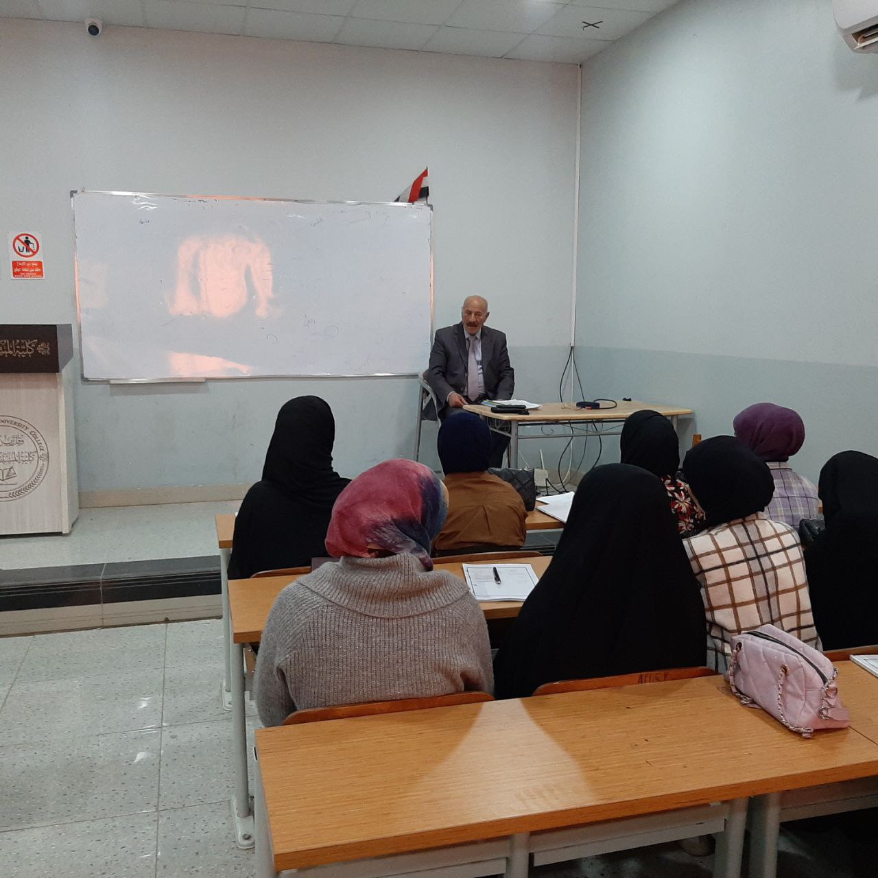 قسم تقنيات المختبرات الطبية في كلية التقنيات الصحية والطبية يقيم ورشه علميه لطلبة المرحلة الثانية  بعنوان الفحص  المكرسكوبي  للبراز    Stool Microscopic Examination