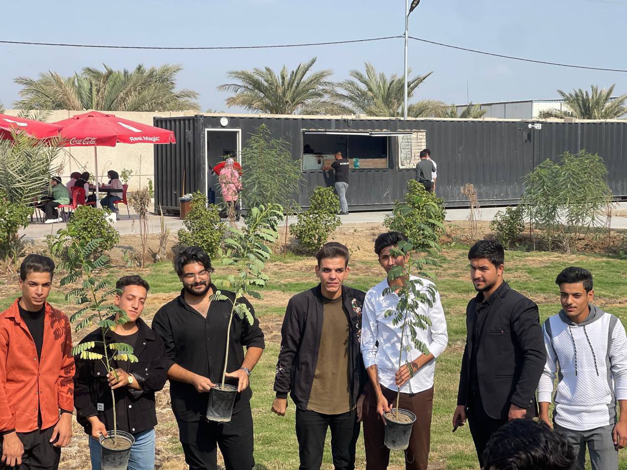 "حملة تشجير في جامعة المستقبل"