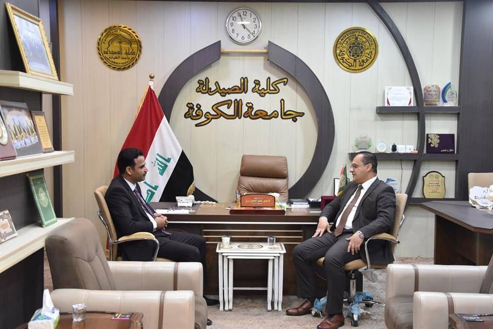 السيد عميد كلية الصيدلة ا.م.د احمد خالد الظالمي يزور عميد كلية الصيدلة /جامعة الكوفه  الاستاذ الدكتور فاضل عبد الجبار رزج لتوقيع اتفاقية التعاون العلمي