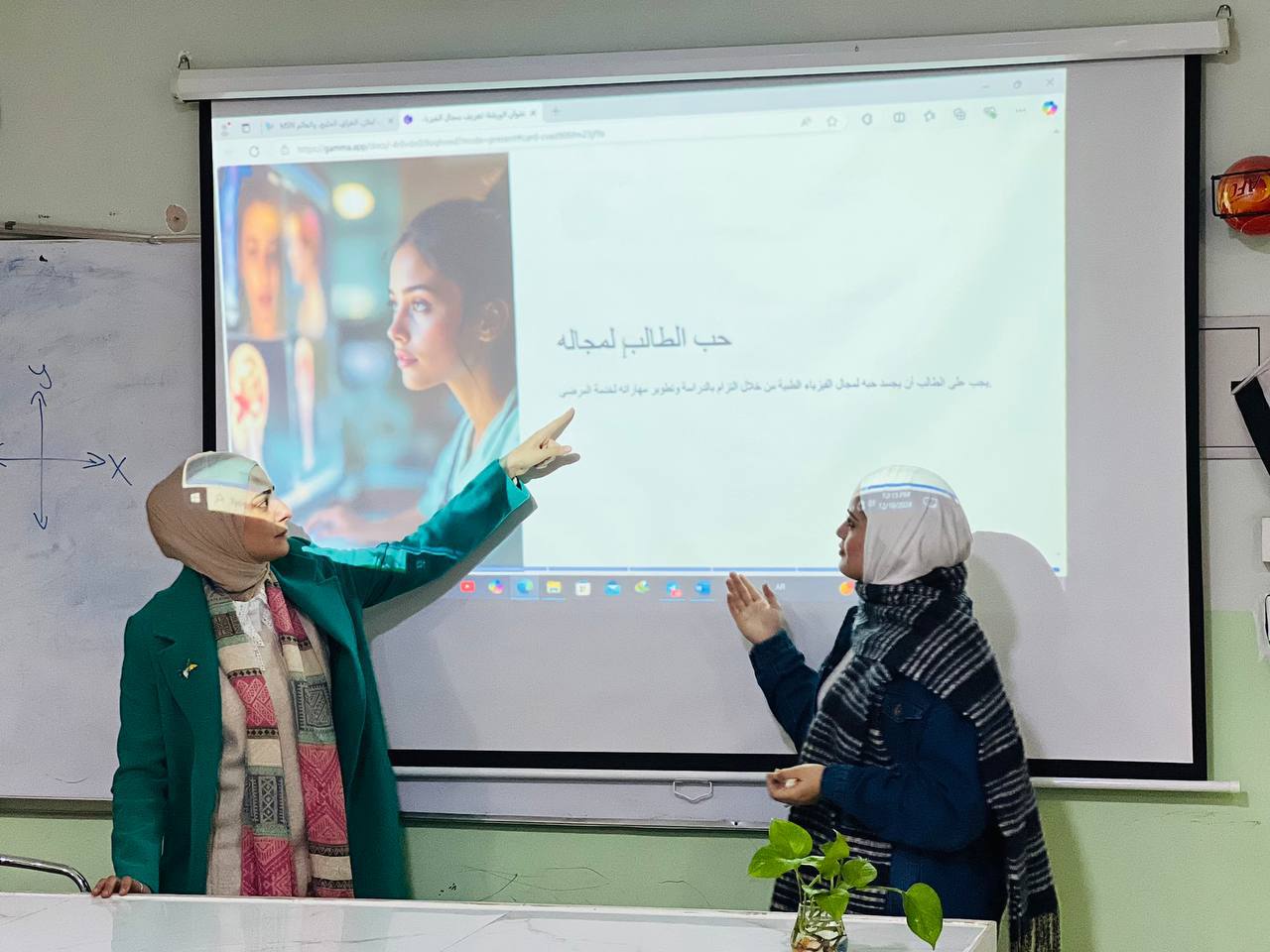 ورشة تعريفية لمعيدات ( افراح حسين جهاد ، نور الهدى احمد كاظم ) بعنوان "مجال الفيزياء الطبية " تضمنت الورشة حضورًا مميزًا للفيزيائية (رباب ناظر منذر) من مستشفى النور للأطفال، التي ساهمت بإثراء النقاش وإضافة خبراتها العملية إلى الموضوع.