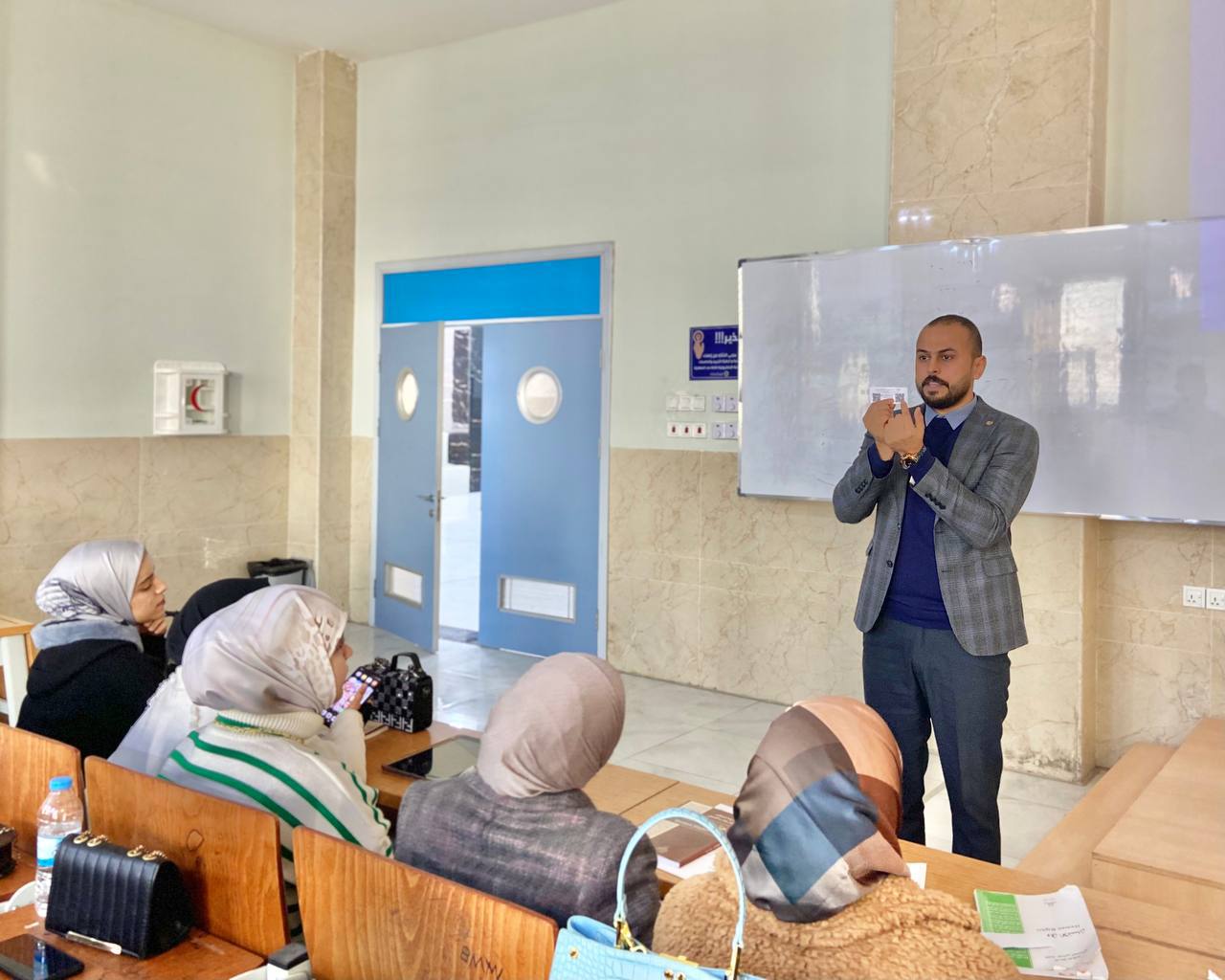 تنظيم لجنة مسار بولونيا في قسم علوم الحياة دورة تدريبية بعنوان العمل على تطبيق مسار بولونيا للطلبة المرحلة الاولى