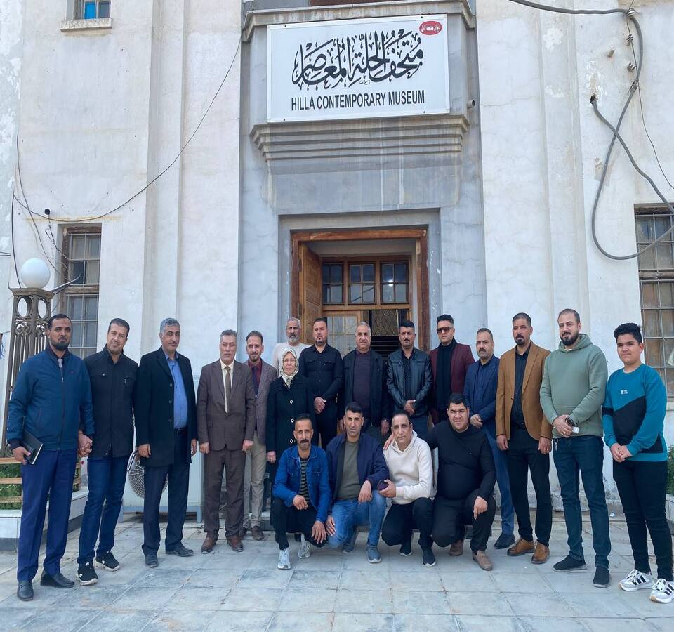 A field trip for the students of the Department of Archaeology to the Contemporary Al‑Hilla Museum.