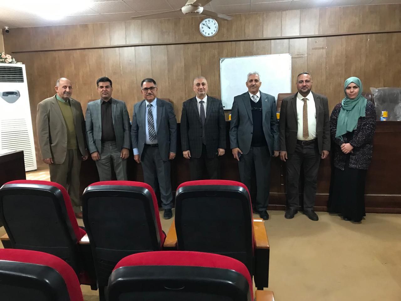 مشاركة تدريسي في كلية الصيدلة بالامتحان الشامل لطلبة الدكتوراه