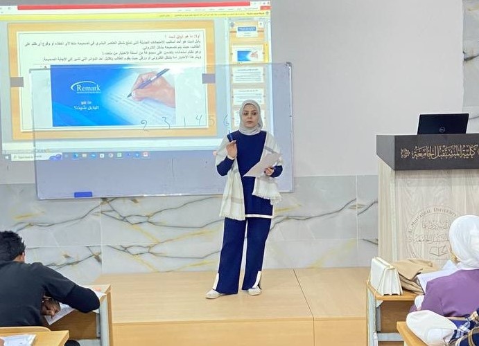 ورشة علمية (تعلم الطالب على كيفية الاجابة باستخدام البابل شيت BUBBLE SHEET ) من قبل الدكتور حسنين خليل ابراهبيم والتدريسية سرى محمد جاسم  