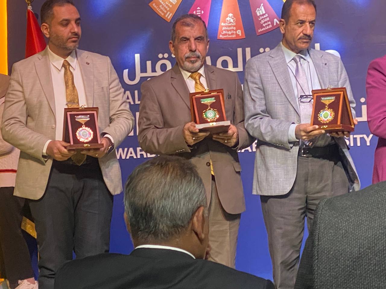 تكريم رئيس قسم الهندسة الكيمياوية و الصناعات النفطية