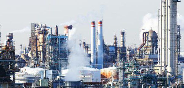 تطبيقات الهندسة الكيميائية في تكرير النفط وتصنيع المنتجات البترولية