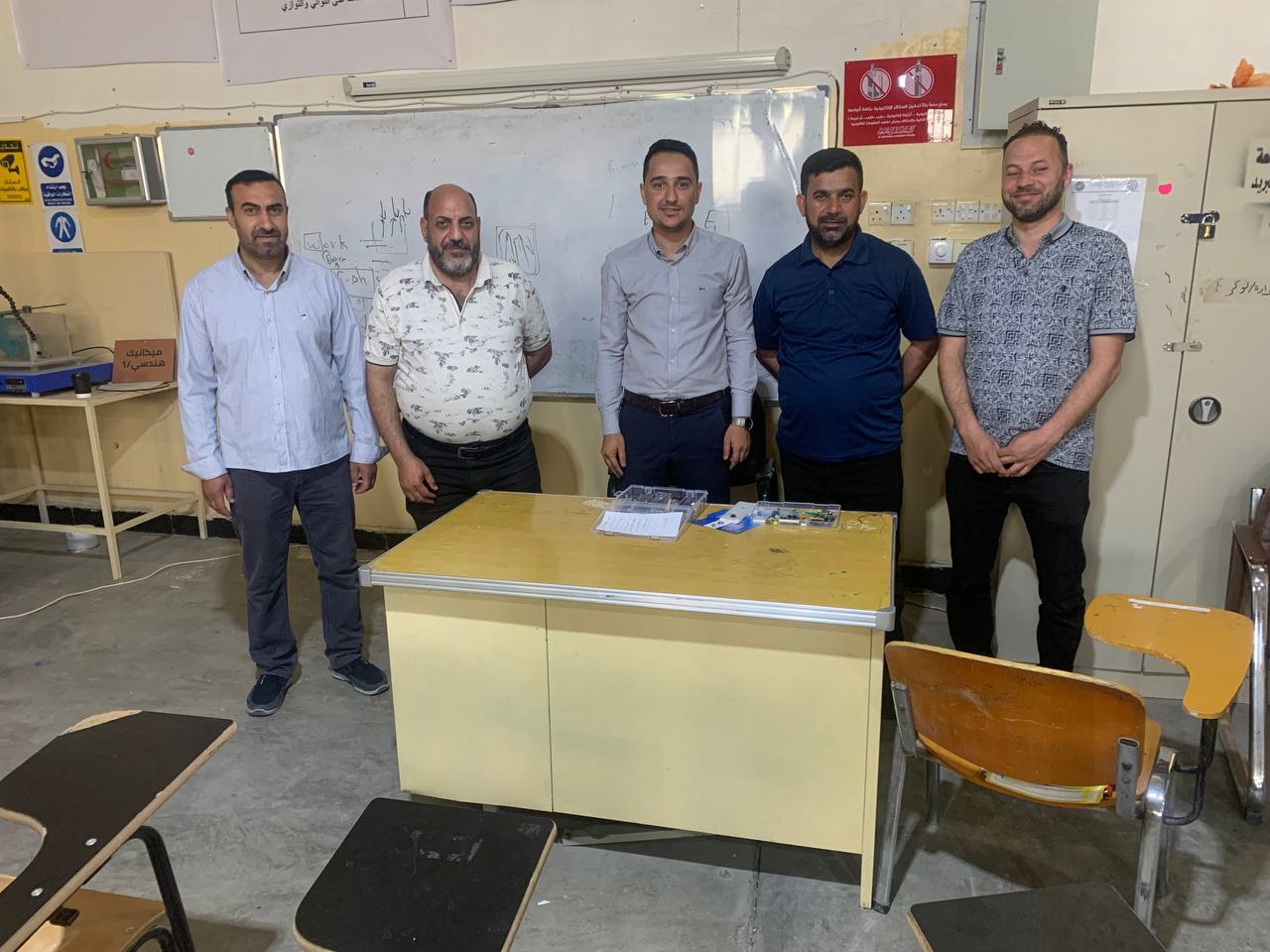 طلبة المرحلة الثانية يجهزون مختبر الحاسبات بجهاز الاردوينو 