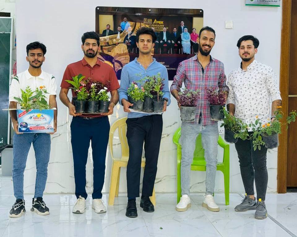 "نشاط طلابي لقسم التقنيات الاحيائية الطبية ( حملة تشجير ) في جامعة المستقبل لتعزيز المساحات الخضراء"