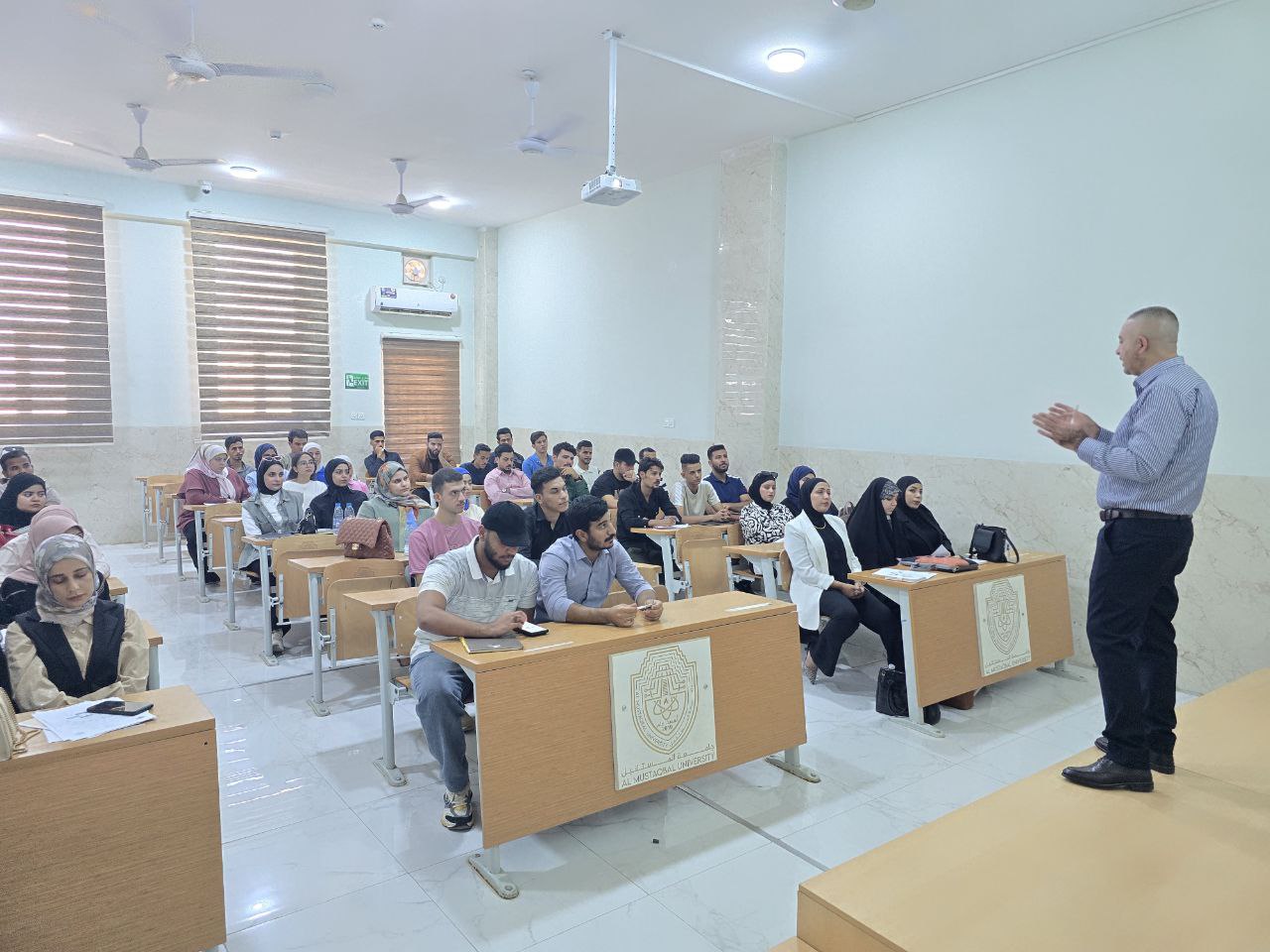 ورشة علمية ل( أ.د. حسنين خليل ابراهيم ) بعنوان " الاحياء المجهرية ودورها في احداث الاصابات المرضية "