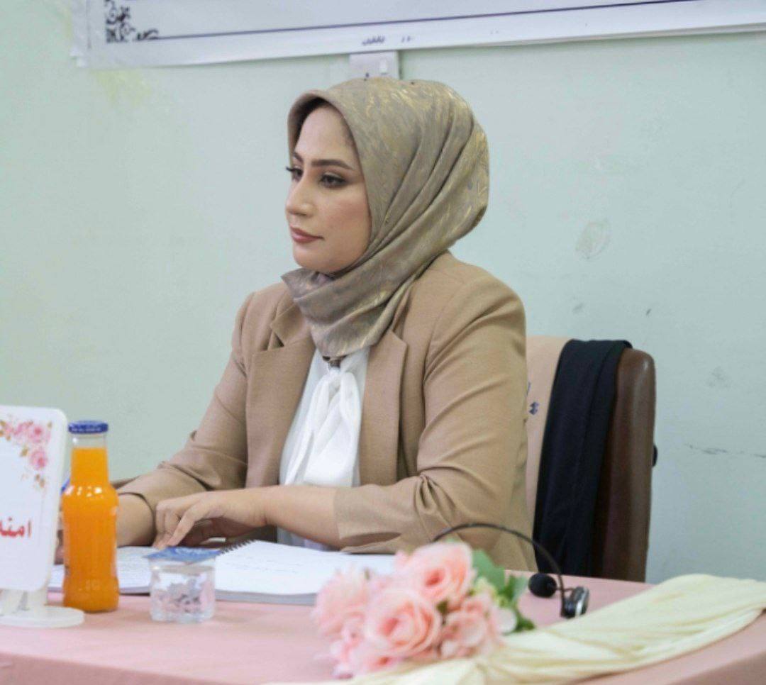 تهنئة التدريسية (م.م أمنة شاكر شهد ) وتسليمها بمنصب مسؤول الموقع الإلكتروني لكلية العلوم