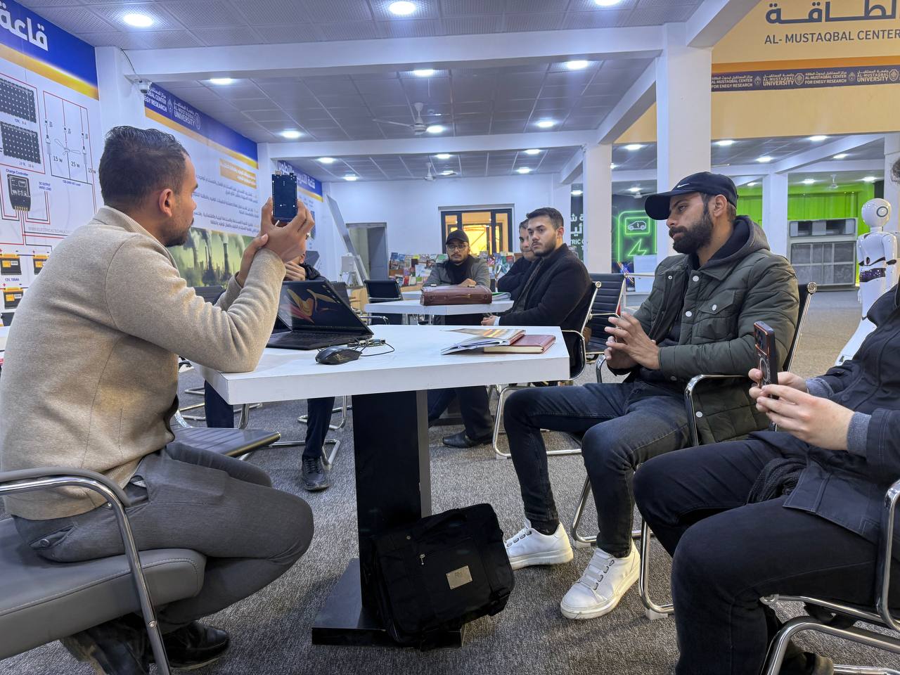 طلبة الذكاء يباشرون اولى الورش الخاصة في مفاهيم الذكاء وتطبيقاته