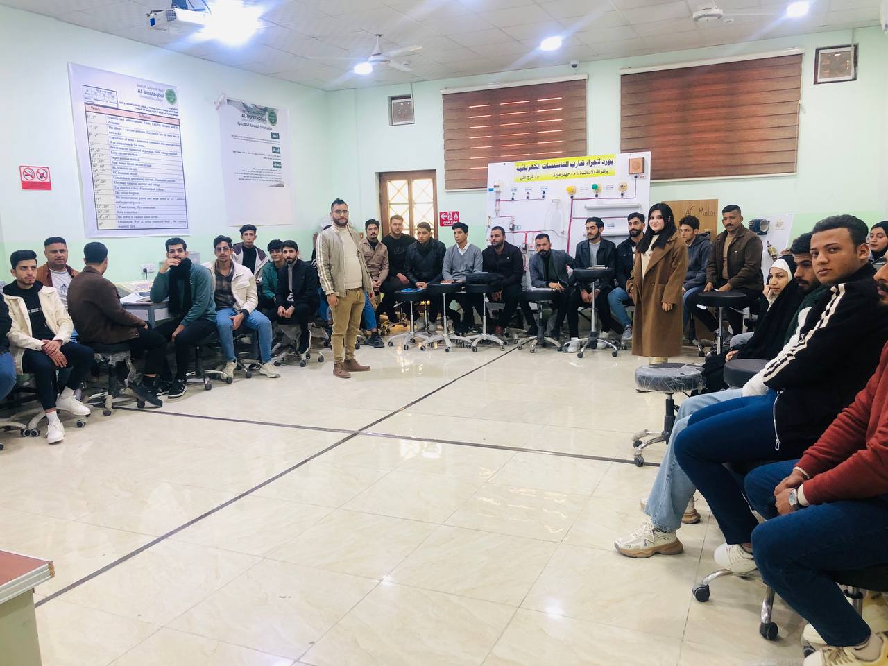 لجنة الإرشاد النفسي والتربوي تعقد لقاءً تحفيزيًا مع طلاب قسم هندسة تقنيات الاتصالات في جامعة المستقبل