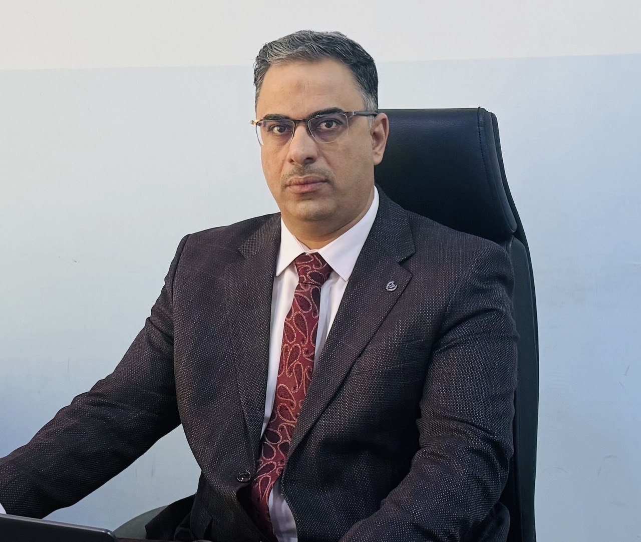 السيد رئيس القسم ينشر بحثا علميا في مستوعبات سكوباص