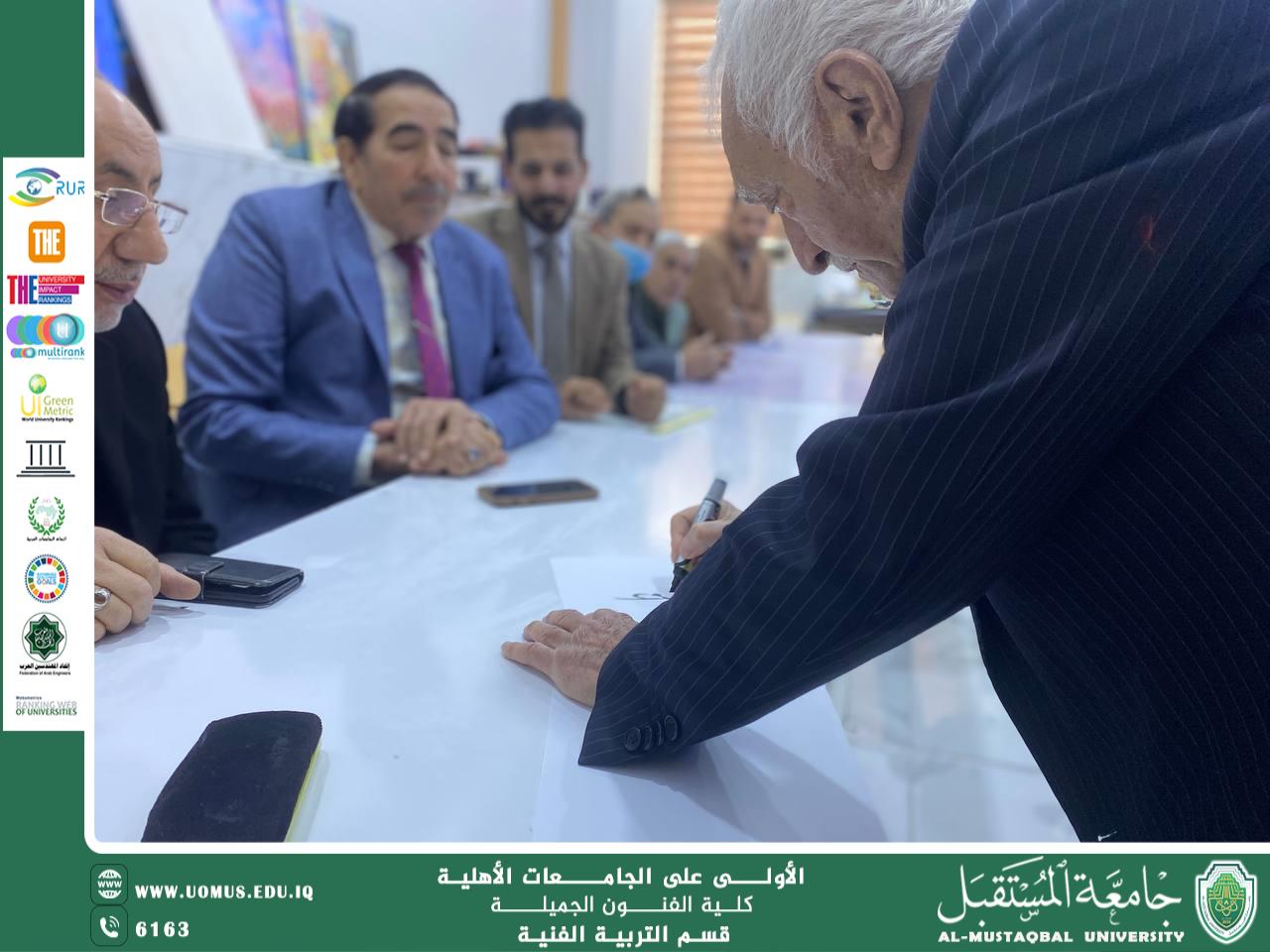 كادر  قسم التربيه الفنيه في جامعة المستقبل يحضر ورشة عمل مع شيخ الخطاطين الدكتور حسام الشلاه.