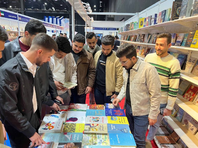 سفراء الاستدامة في كلية العلوم يشاركون في معرض الكتاب دعماً لنشر الوعي والمعرفة.