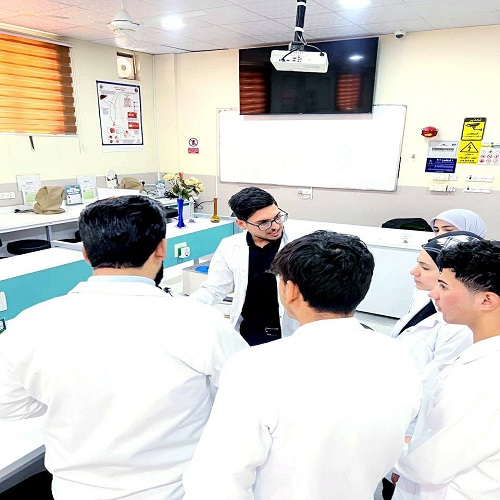 Practical workshop to teach the use of the electron microscope for first-year students