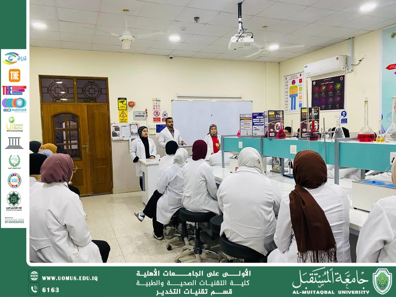 A training workshop for first-year students in the Anesthesia Techniques Department to teach them how to withdraw blood.