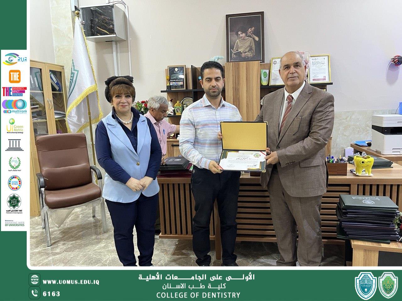 جانب أخر من تكريم كادر كلية طب الأسنان المشتركين في أسبوع الأستدامة 