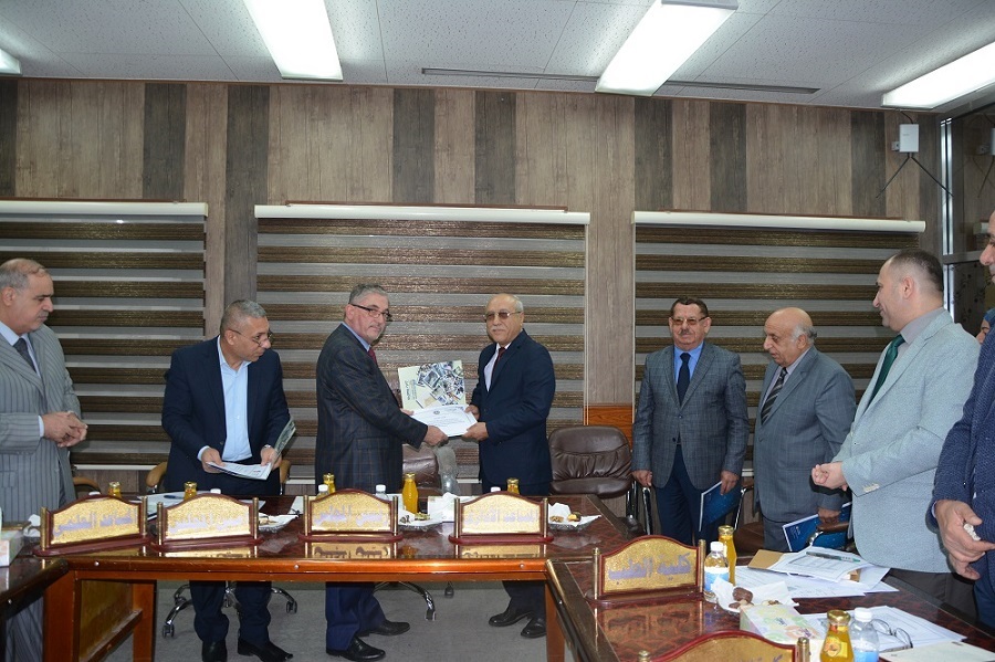 منح أساتذة في كلية المستقبل  الجامعة لقب أستاذ متمرس